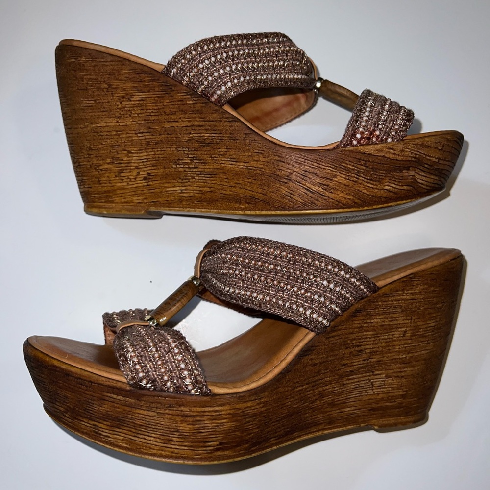 Used New Directions 4” wedge. Size 40 (8) These wear great!! Smoke/pet free home